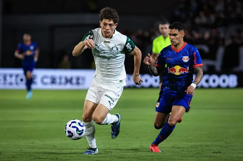 SP – BRAGANCA PAULISTA – 18/05/2025 – BRASILEIRO A 2025, BRAGANTINO X PALMEIRAS – Giay jogador do Palmeiras durante partida contra o Bragantino no estadio Cicero De Souza Marques pelo campeonato Brasileiro A 2025. Foto: Fabio Giannelli/AGIF