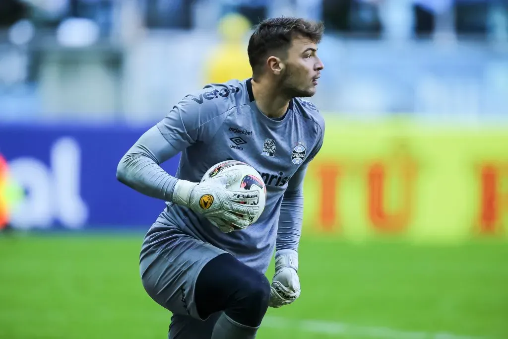 RS – Porto Alegre – 18/06/2022 – BRASILEIRO B 2022, GREMIO X SAMPAIO CORREA – Gabriel Grando goleiro do Gremio durante partida contra o Sampaio Correa no estadio Arena do Gremio pelo campeonato Brasileiro B 2022. Foto: Pedro H. Tesch/AGIF