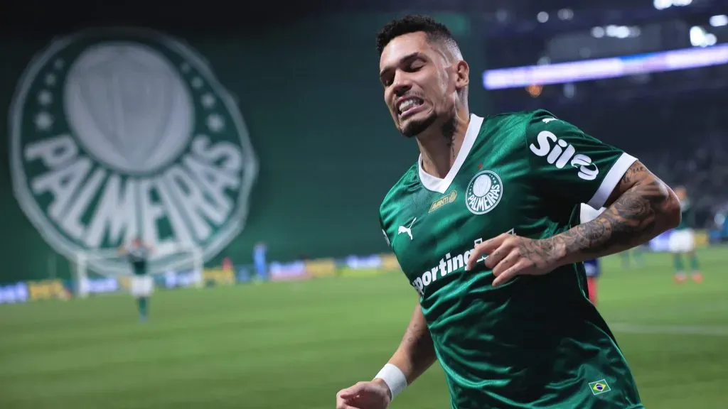 Paulinho em campo pelo Palmeiras. Foto: Ettore Chiereguini/AGIF