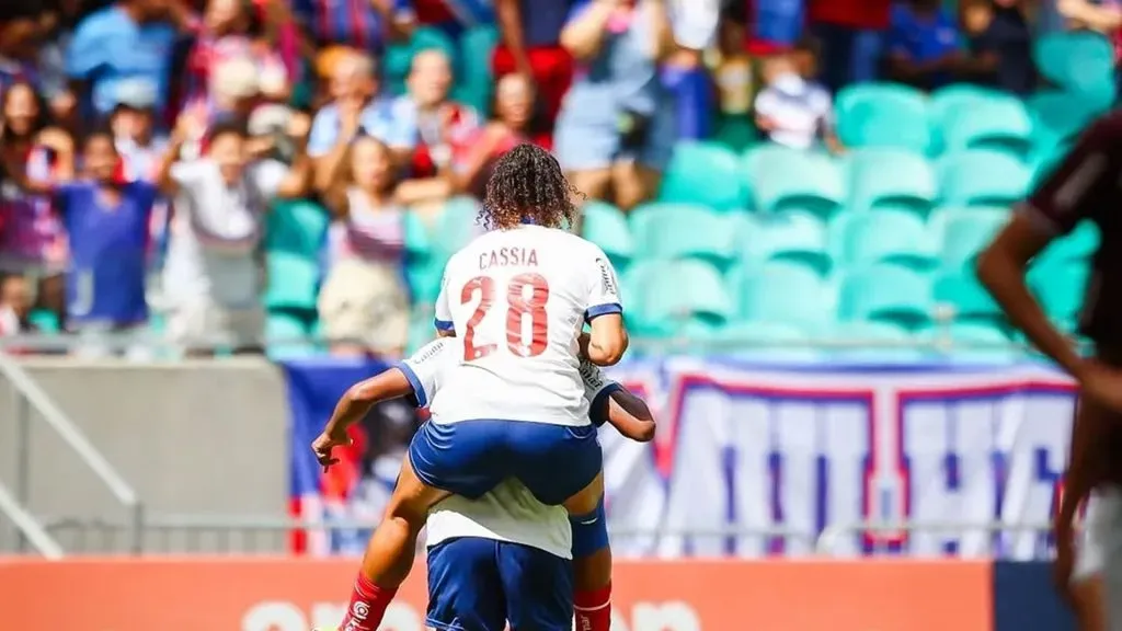 Jogadoras do Bahia comemoram gol contra a Ferroviária (Reprodução/Leticia Martins/Bahia)
