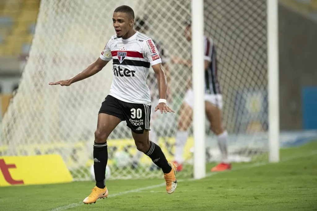 RJ – Rio de Janeiro – 26/12/2020 – BRASILEIRO A 2020, FLUMINENSE X SAO PAULO – Brenner jogador do Sao Paulo comemora seu gol durante partida contra o Fluminense no estadio Maracana pelo campeonato Brasileiro A 2020. Foto: Jorge Rodrigues/AGIF