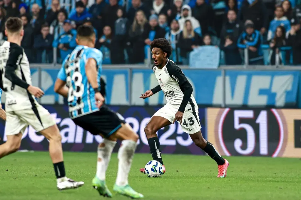RS – PORTO ALEGRE – 12/06/2025 – BRASILEIRO A 2025, GREMIO X CORINTHIANS – Talles Magno jogador do Corinthians durante partida contra o Gremio no estadio Arena do Gremio pelo campeonato Brasileiro A 2025. Foto: Maxi Franzoi/AGIF