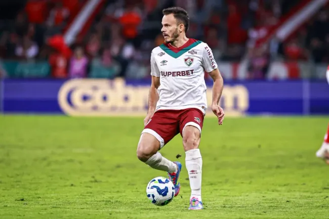 Renê jogador do Fluminense durante partida contra o Internacional – Foto: Maxi Franzoi/AGIF
