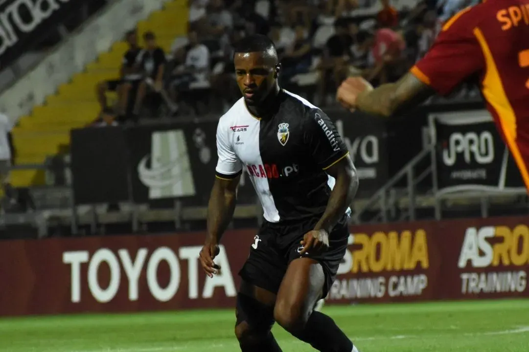 Pastor, lateral do Farense (Imagem: Divugação/ Farense)