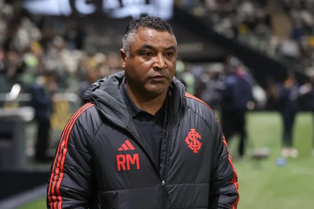 Roger Machado foi defendido por Abel Braga – Foto: Gilson Lobo/AGIF.