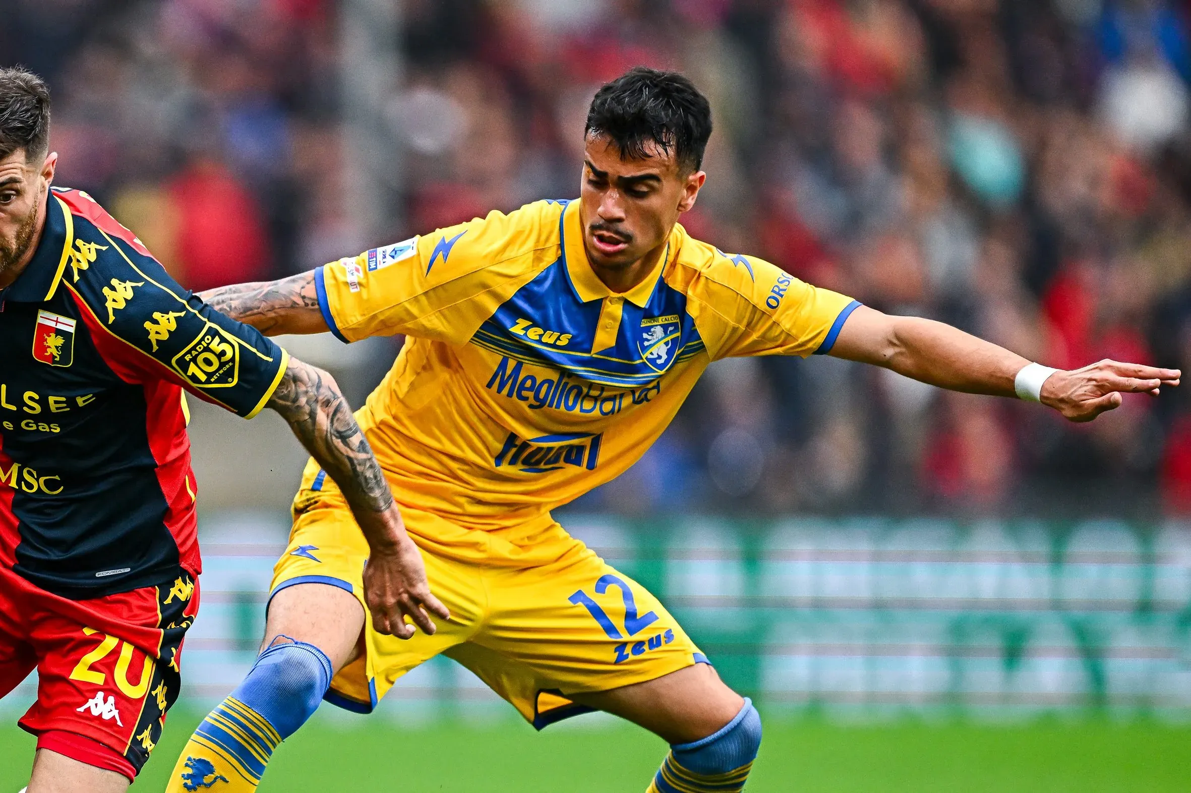 GENOA, ITALY – MARCH 30: Stefano Sabelli of Genoa (left) and Jesus Reinier of Frosinone vie for the ball during the Serie A TIM match between Genoa CFC and Frosinone Calcio at Stadio Luigi Ferraris on March 30, 2024 in Genoa, Italy. (Photo by Simone Arveda/Getty Images)
