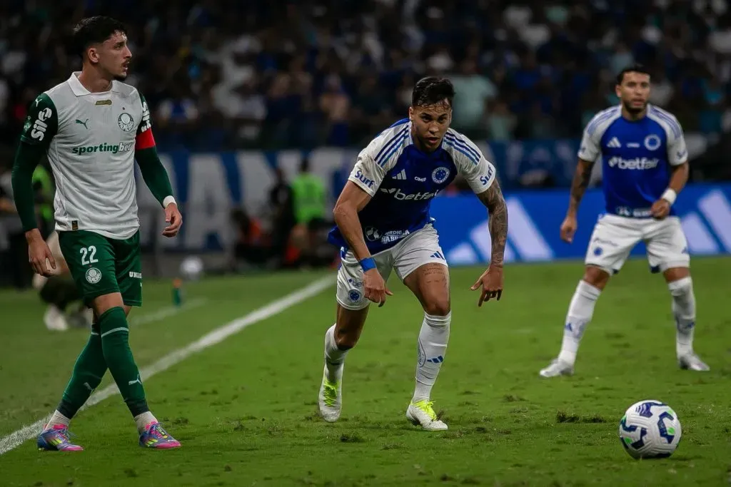 MG – BELO HORIZONTE – 01/06/2025 – BRASILEIRO A 2025, CRUZEIRO X PALMEIRAS – Kaio Jorge jogador do Cruzeiro durante partida contra o Palmeiras no estadio Mineirao pelo campeonato Brasileiro A 2025. Foto: Fernando Moreno/AGIF