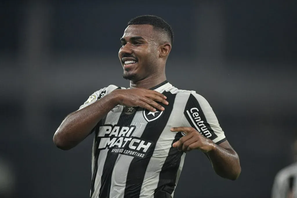 RJ – RIO DE JANEIRO – 07/07/2024 – BRASILEIRO A 2024, BOTAFOGO X ATLETICO-MG – Cuiabano jogador do Botafogo comemora seu gol durante partida contra o Atletico-MG no estadio Engenhao pelo campeonato Brasileiro A 2024. Foto: Thiago Ribeiro/AGIF