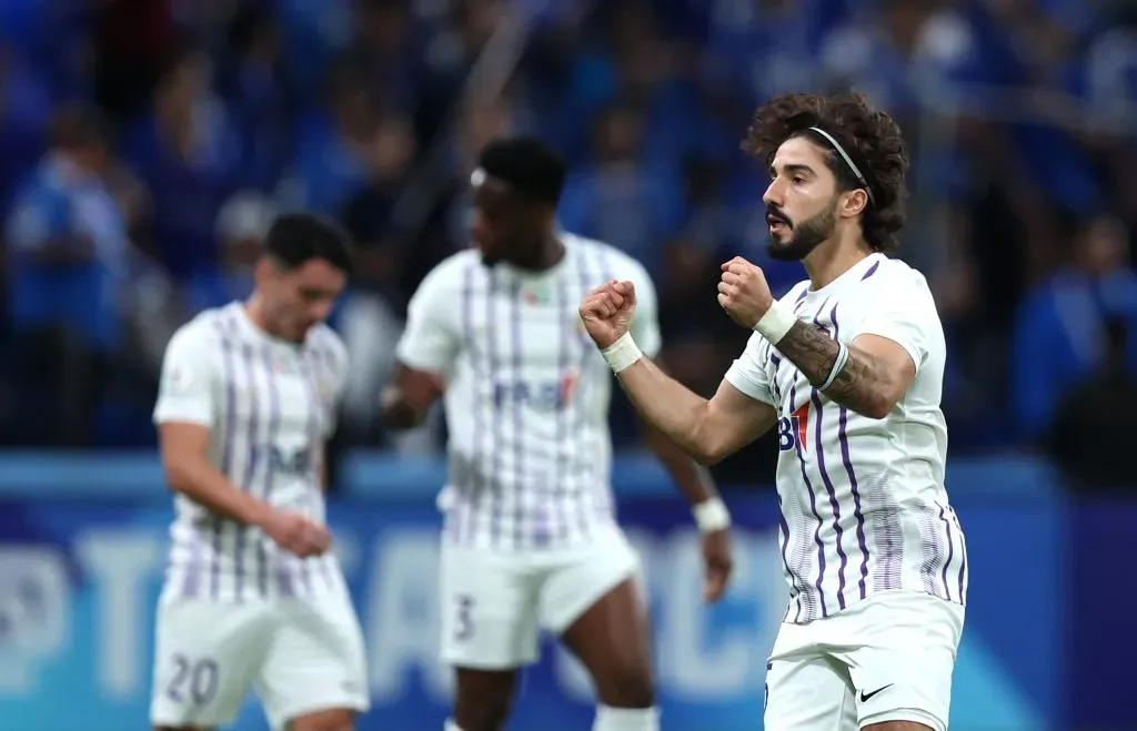 Erik comemora gol pelo Al Ain. (Foto: Yasser Bakhsh/Getty Images)