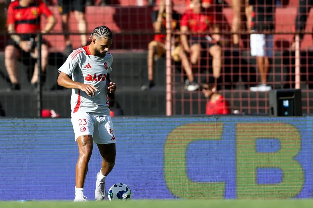 Nathan jogador do Internacional durante a partida entre Sport x Internacional Foto: Marlon Costa/AGIF