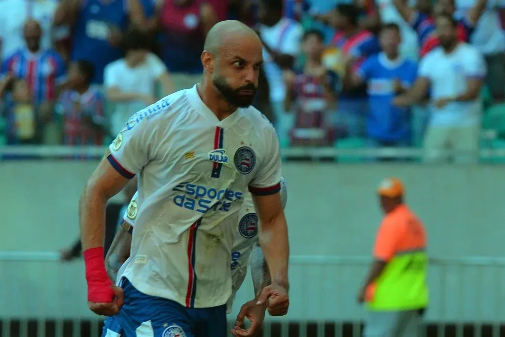 BA – SALVADOR – 08/12/2024 – BRASILEIRO A 2024, BAHIA X ATLETICO-GO – Thaciano, jogador do Bahia comemora seu gol durante partida contra o Atletico-GO no estadio Arena Fonte Nova pelo campeonato Brasileiro A 2024. Foto: Walmir Cirne/AGIF