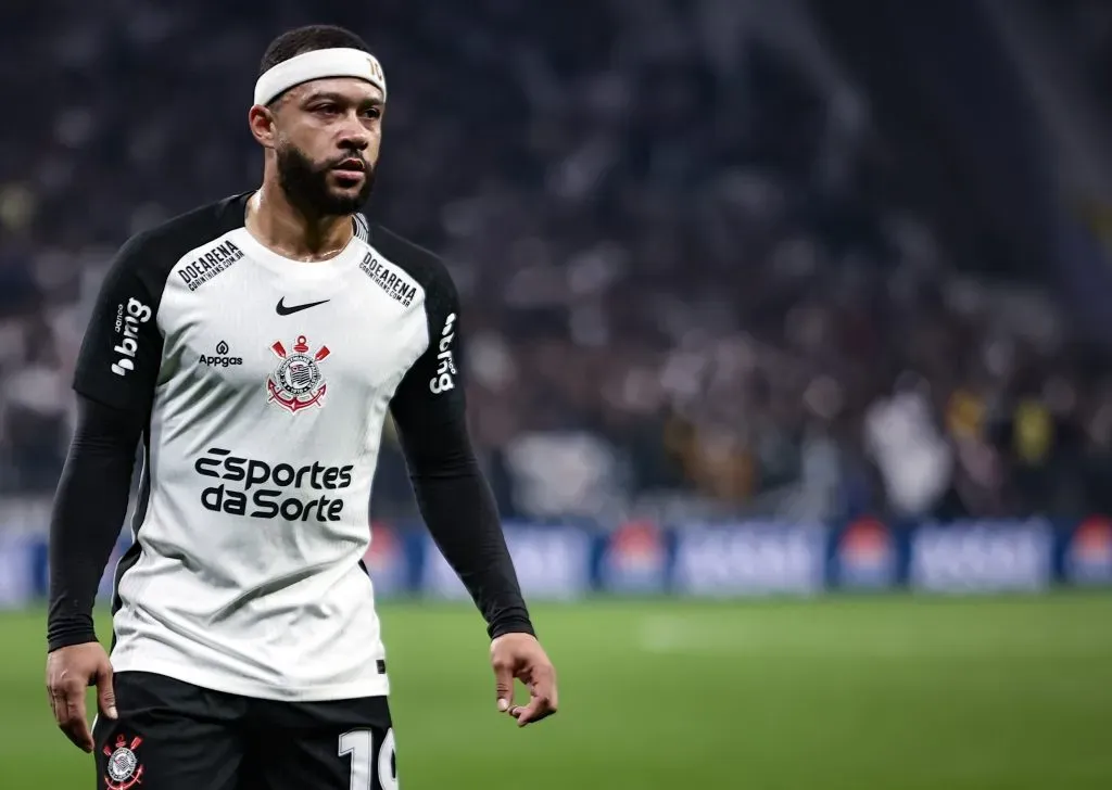 SP – SAO PAULO – 01/06/2025 – BRASILEIRO A 2025, CORINTHIANS X VITORIA – Memphis Depay jogador do Corinthians durante partida contra o Vitoria no estadio Arena Corinthians pelo campeonato Brasileiro A 2025. Foto: Fabio Giannelli/AGIF