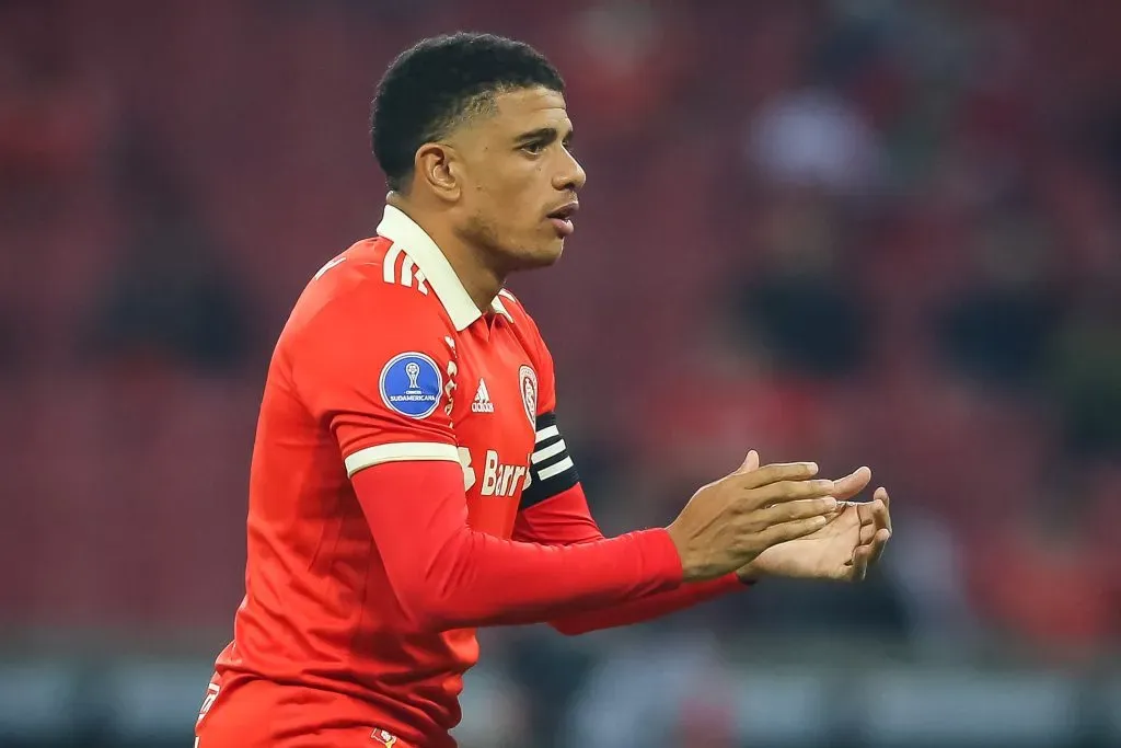 Taison não voltará ao Inter – Foto: Pedro H. Tesch/AGIF.