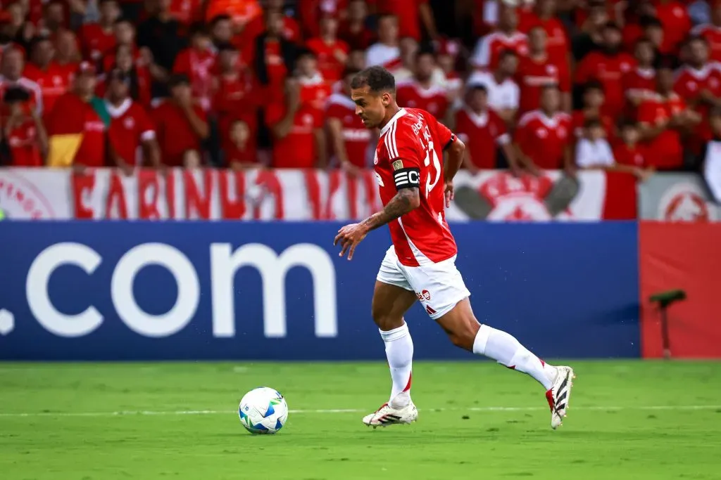 Alan Patrick jogador do Internacional durante partida contra o Atlético Nacional pelo campeonato Copa Libertadores 2025. Foto: Maxi Franzoi/AGIF