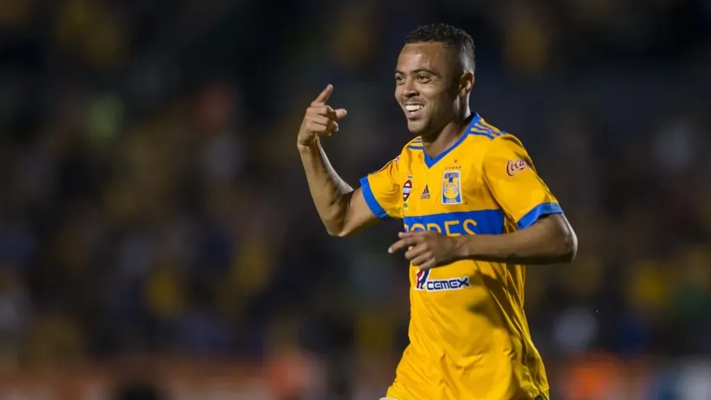 Rafael Carioca disputou a última temporada pelo Tigres, do México (Foto: Azael Rodriguez/Getty Images)