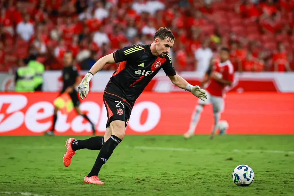 Anthoni durante partida do Internacional. Foto: Maxi Franzoi/AGIF