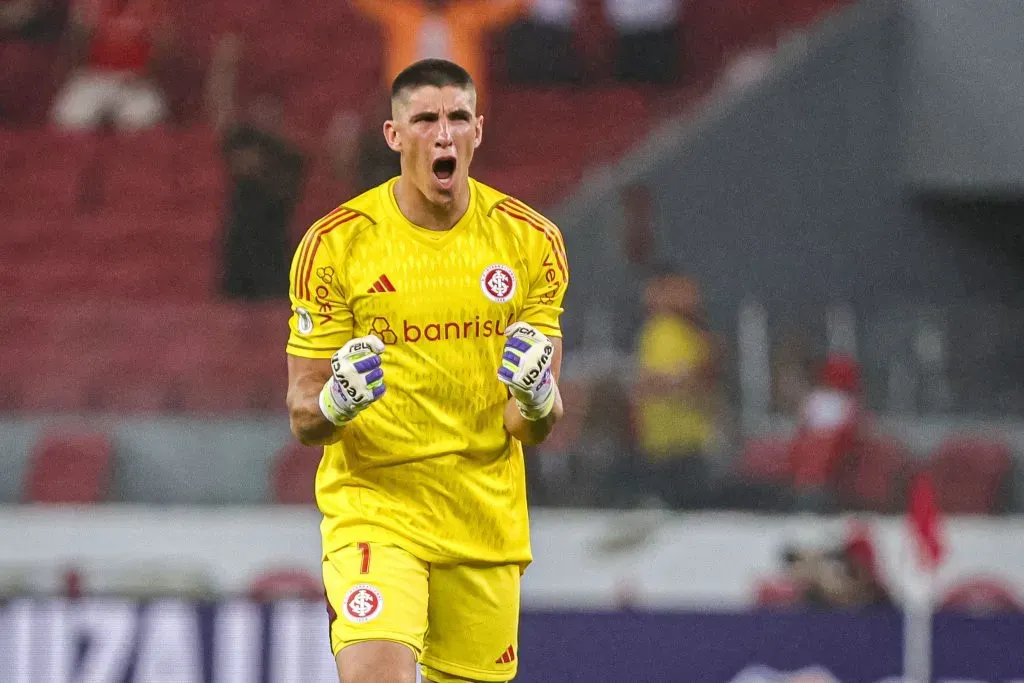 RS – PORTO ALEGRE – 05/11/2024 – BRASILEIRO A 2024, INTERNACIONAL X CRICIUMA – Sergio Rochet goleiro do Internacional durante partida contra o Criciuma no estadio Beira-Rio pelo campeonato Brasileiro A 2024. Foto: Maxi Franzoi/AGIF