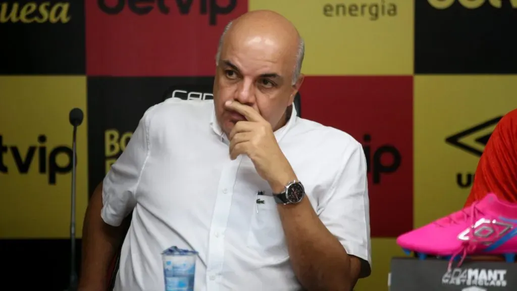 Yuri Romão, presidente do Sport, em entrevista coletiva. Foto: Marlon Costa/AGIF