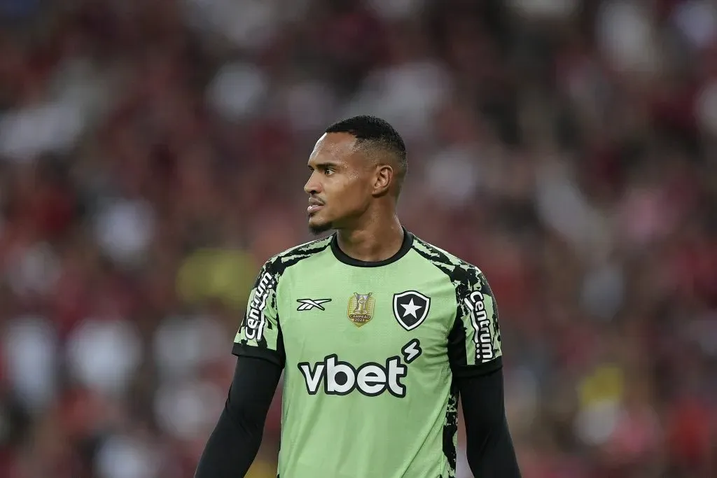 RJ – RIO DE JANEIRO – 18/05/2025 – BRASILEIRO A 2025, FLAMENGO X BOTAFOGO – John goleiro do Botafogo durante partida contra o Flamengo no estadio Maracana pelo campeonato Brasileiro A 2025. Foto: Thiago Ribeiro/AGIF