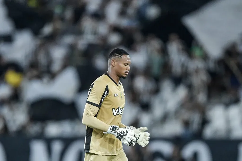 RJ – RIO DE JANEIRO – 26/04/2025 – BRASILEIRO A 2025, BOTAFOGO X FLUMINENSE – John goleiro do Botafogo durante partida contra o Fluminense no estadio Engenhao pelo campeonato Brasileiro A 2025. Foto: Thiago Ribeiro/AGIF