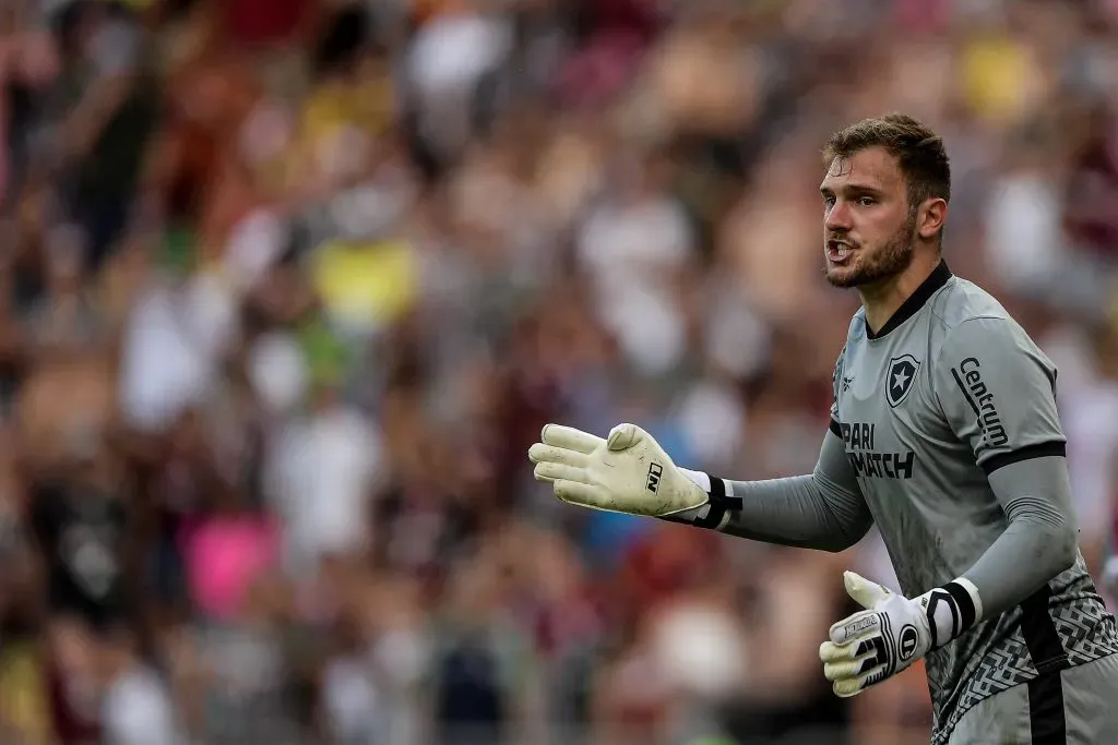 RJ – RIO DE JANEIRO – 08/10/2023 – BRASILEIRO A 2023, FLUMINENSE X BOTAFOGO – Lucas Perri goleiro do Botafogo durante partida contra o Fluminense no estadio Maracana pelo campeonato Brasileiro A 2023. Foto: Thiago Ribeiro/AGIF