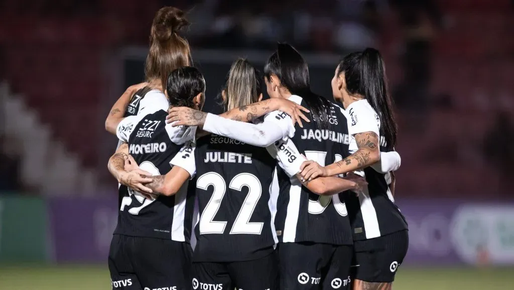 Jogadoras do Corinthians comemoram gol (Fotos: Guilherme Veiga/Ag. Paulistão)