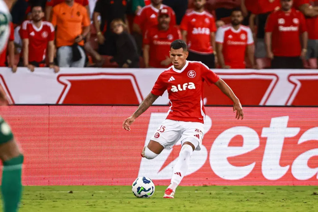 Braian Aguirre em ação pelo Internacional. Foto: Maxi Franzoi/AGIF
