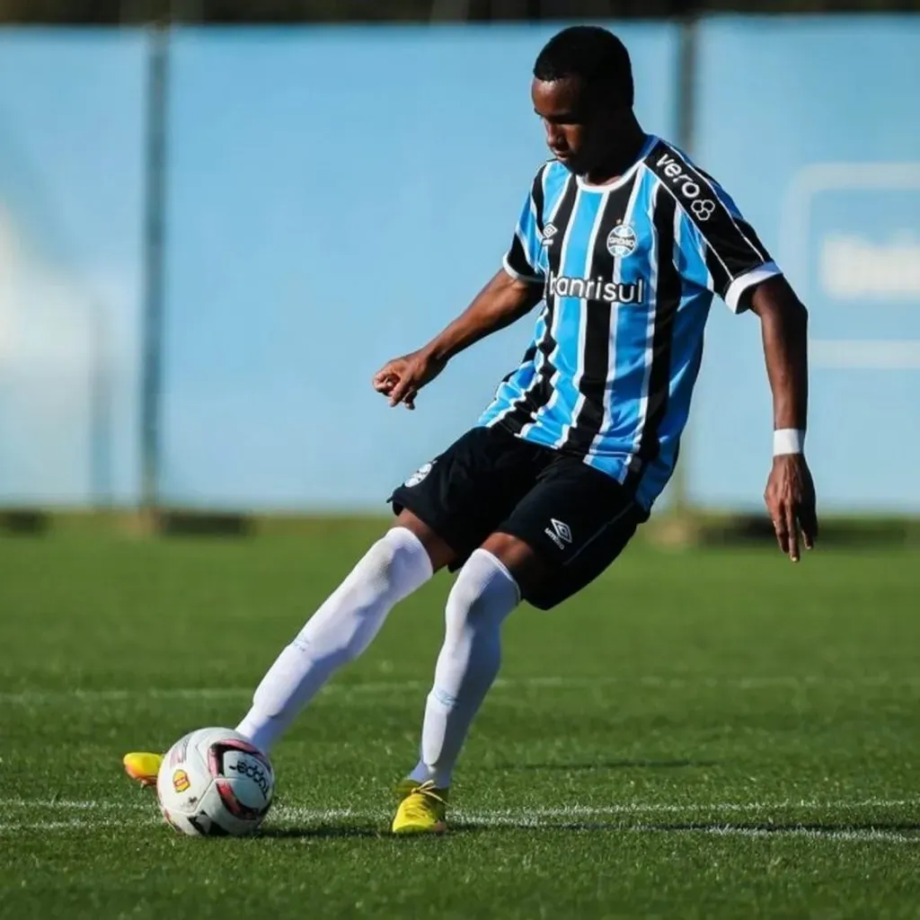 Josué em ação pelo Grêmio. Foto: Renan Jardim / Divulgação Grêmio