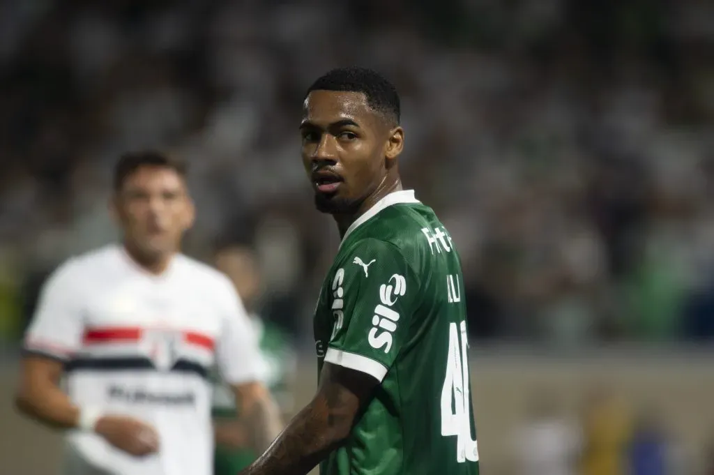 SP – BARUERI – 11/05/2025 – BRASILEIRO A 2025, PALMEIRAS X SAO PAULO – Allan jogador do Palmeiras durante partida contra o Sao Paulo no estadio Arena Barueri pelo campeonato Brasileiro A 2025. Foto: Anderson Romao/AGIF