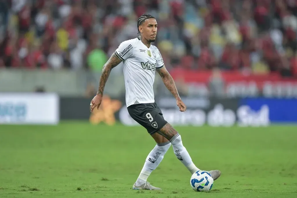 Rwan Cruz jogador do Botafogo durante partida contra o Flamengo – Foto: Thiago Ribeiro/AGIF