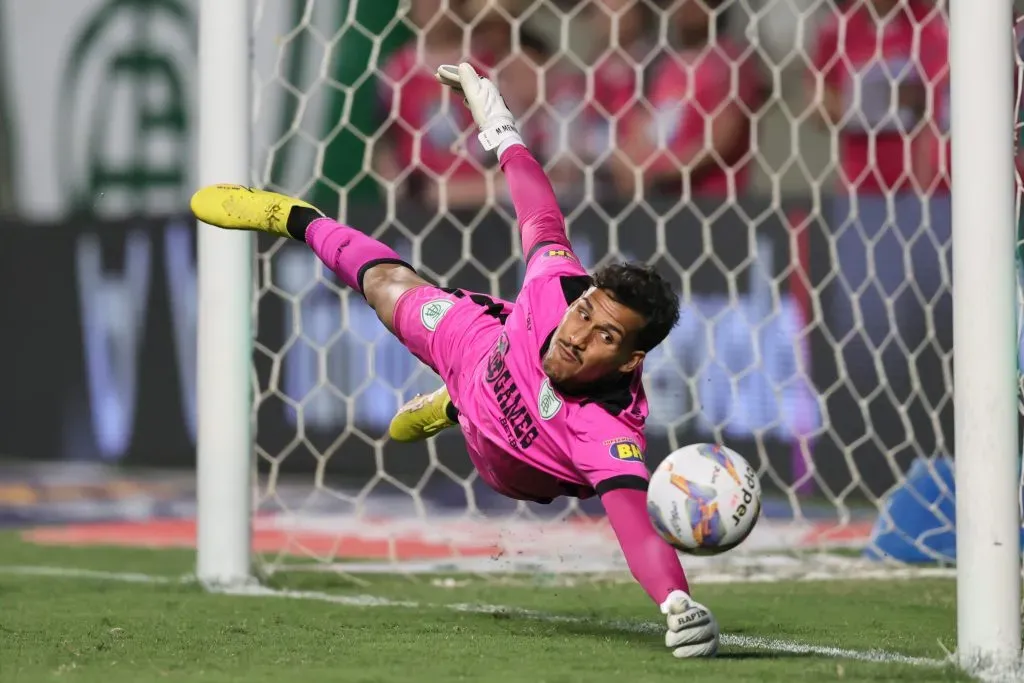 MG – BELO HORIZONTE – 22/02/2025 – MINEIRO 2025, AMERICA-MG X CRUZEIRO – Matheus Mendes goleiro do America-MG durante partida contra o Cruzeiro no estadio Independencia pelo campeonato Mineiro 2025. Foto: Gilson Lobo/AGIF