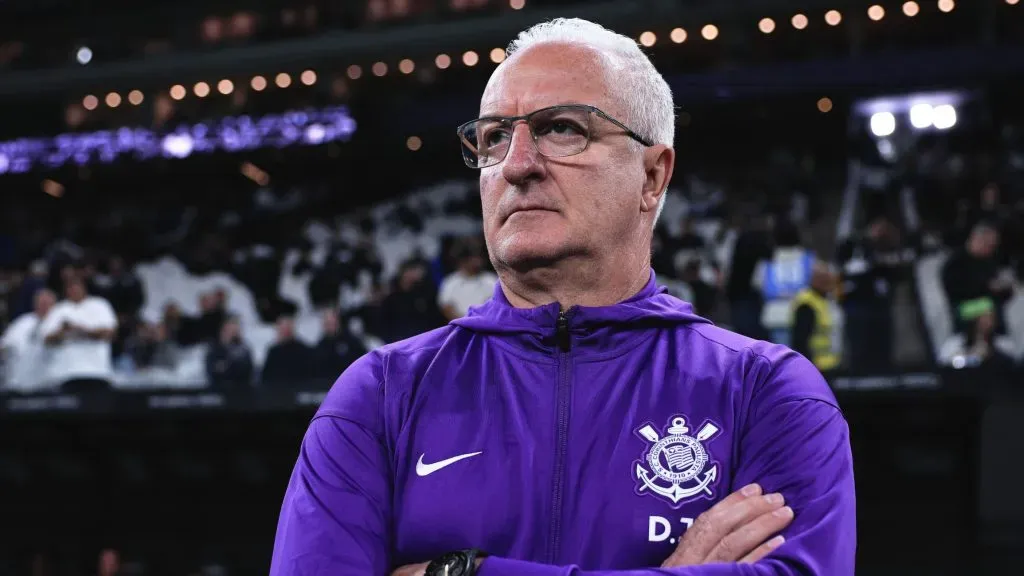 Dorival Júnior deixou claro que a situação com Memphis foi resolvida – Foto: Ettore Chiereguini/AGIF.