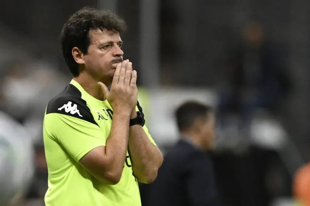 DF – BRASILIA – 12/07/2025 – BRASILEIRO A 2025, VASCO X BOTAFOGO – Fernando Diniz tecnico do Vasco durante partida contra o Botafogo no estadio Mane Garrincha pelo campeonato Brasileiro A 2025. Foto: Mateus Bonomi/AGIF