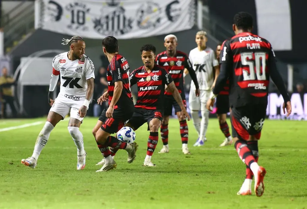 SP – SANTOS – 16/07/2025 – BRASILEIRO A 2025, SANTOS X FLAMENGO – Neymar Jr jogador do Santos durante partida contra o Flamengo no estadio Vila Belmiro pelo campeonato Brasileiro A 2025. Foto: Mauricio De Souza/AGIF