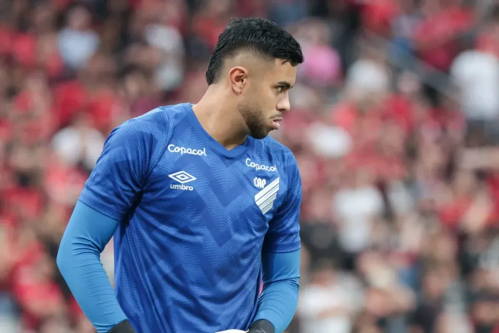 Mycael goleiro do Athletico-PR durante partida contra o Parana Clube no estadio Arena da Baixada pelo campeonato Paranaense 2025. Foto: Robson Mafra/AGIF