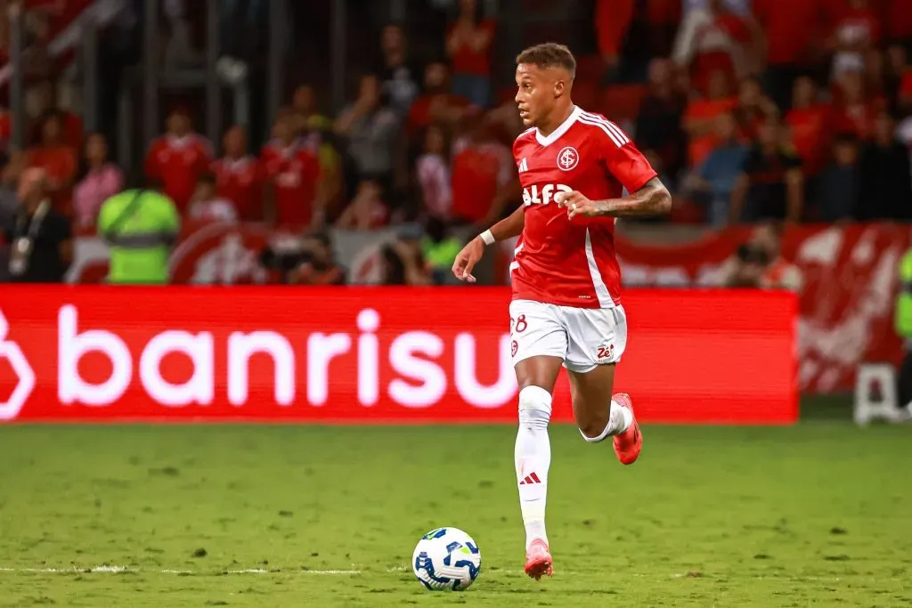 Vitinho jogador do Internacional durante partida contra o Palmeiras – Foto: Maxi Franzoi/AGIF