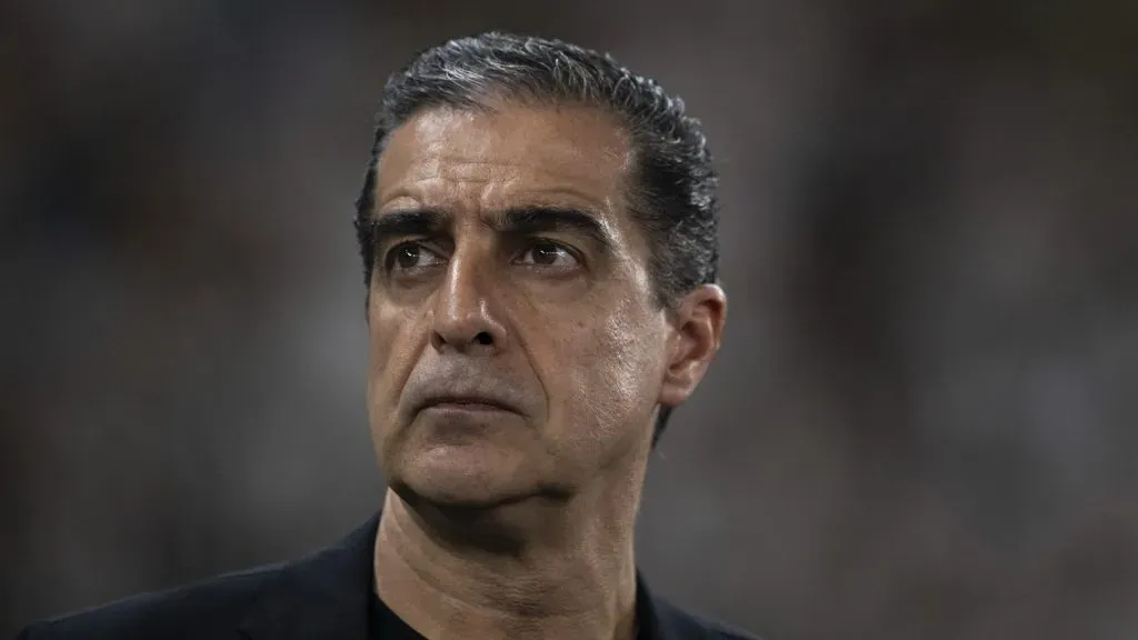 Destino de Renato Paiva repercutiu no Botafogo - Foto: Jorge Rodrigues/AGIF.