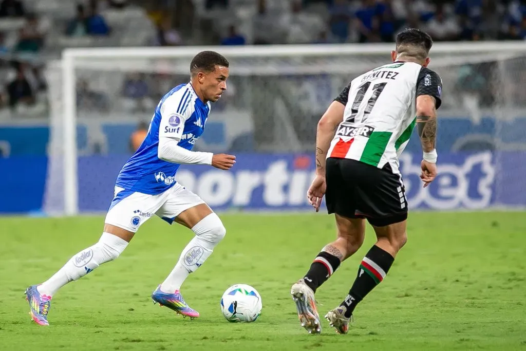 Rodriguinho jogador do Cruzeiro durante partida contra o Palestino – Foto: Fernando Moreno/AGIF