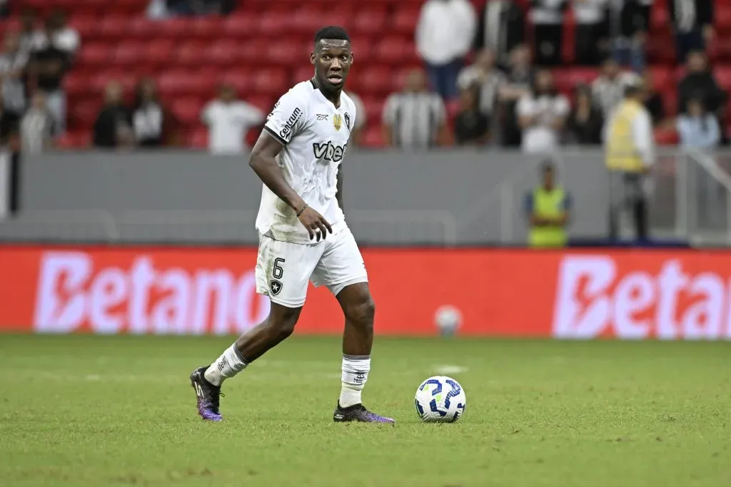 DF – BRASILIA – 22/05/2025 – COPA DO BRASIL 2025, CAPITAL X BOTAFOGO – Patrick de Paula jogador do Botafogo durante partida contra o Capital no estadio Mane Garrincha pelo campeonato Copa Do Brasil 2025. Foto: Mateus Bonomi/AGIF