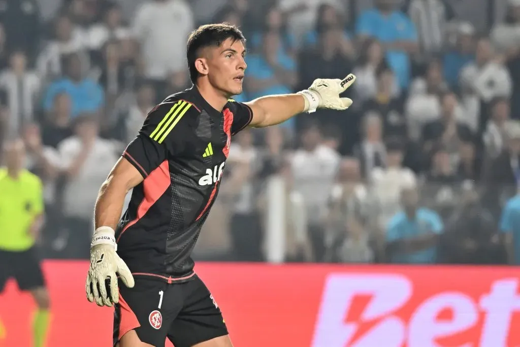 Rochet durante Santos x Internacional. Foto: Jota Erre/AGIF
