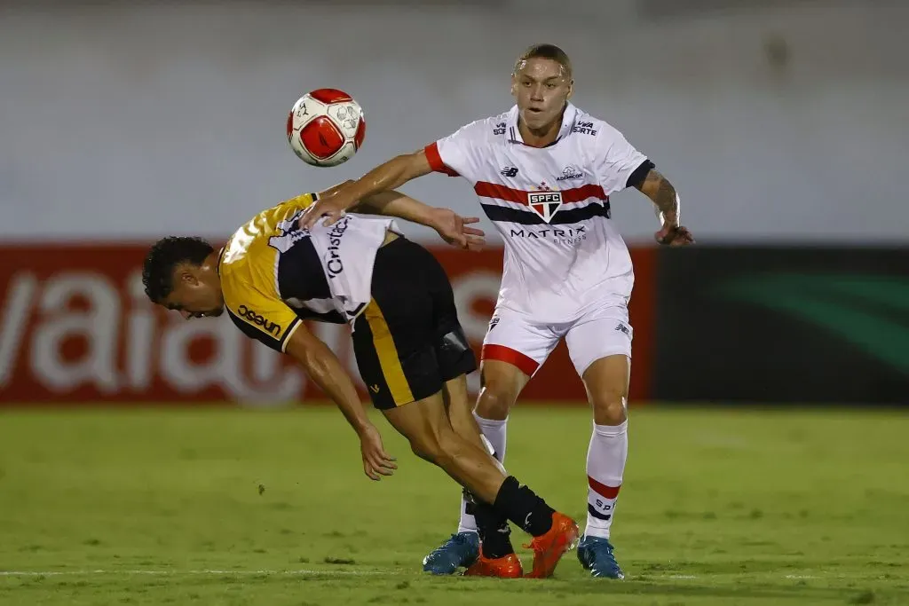 Maik jogador do São Paulo durante partida contra o Criciúma – Foto: Thiago Calil/AGIF