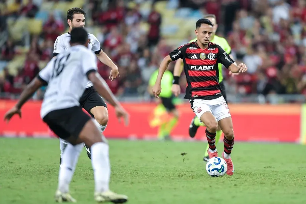Matheus Goncalves jogador do Flamengo durante partida contra o Botafogo-PB -. Foto: Thiago Ribeiro/AGIF