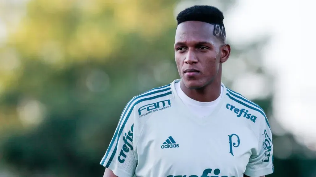 Yerry Mina durante treino do Palmeiras. Foto: Marcello Zambrana/AGIF