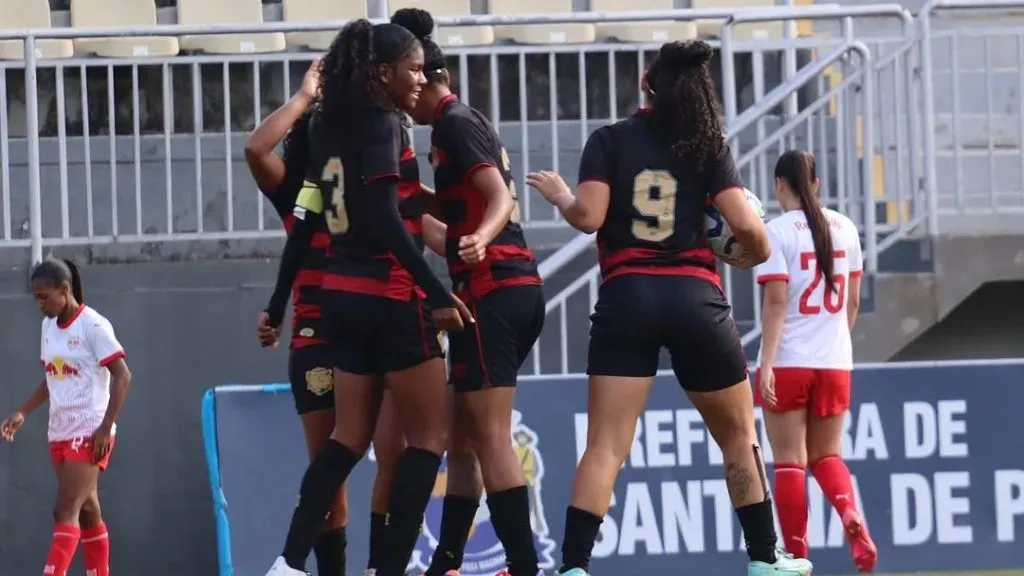 Jogadoras do Sport comemoram gol contra no Red Bull Bragantino (Reprodução/Geraldo Rodrigues)