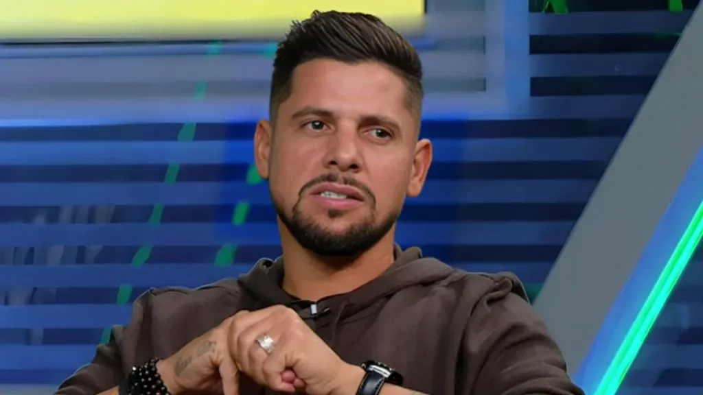 Cicinho vira assunto no Tricolor - Foto: Reprodução YouTube/ Arena SBT.