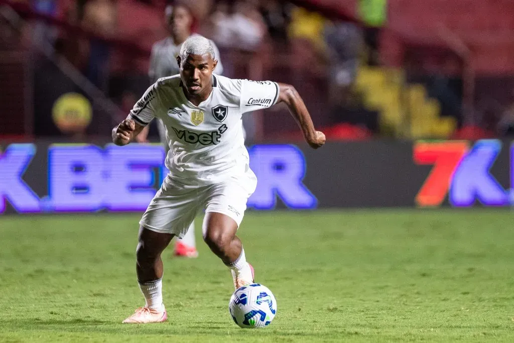 Cuiabano jogador do Botafogo durante partida contra o Sport- Foto: Rafael Vieira/AGIF