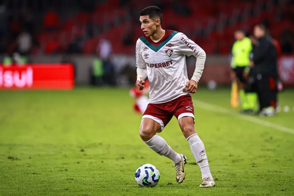 Kevin Serna jogador do Fluminense durante partida contra o Internacional – Foto: Maxi Franzoi/AGIF