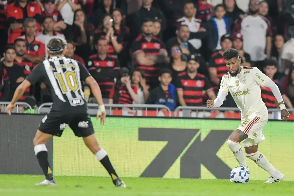 RJ – RIO DE JANEIRO – 31/07/2025 – COPA DO BRASIL 2025, FLAMENGO X ATLETICO-MG – Emerson Royal jogador do Flamengo durante partida contra o Atletico-MG no estadio Maracana pelo campeonato Copa Do Brasil 2025. Foto: Thiago Ribeiro/AGIF