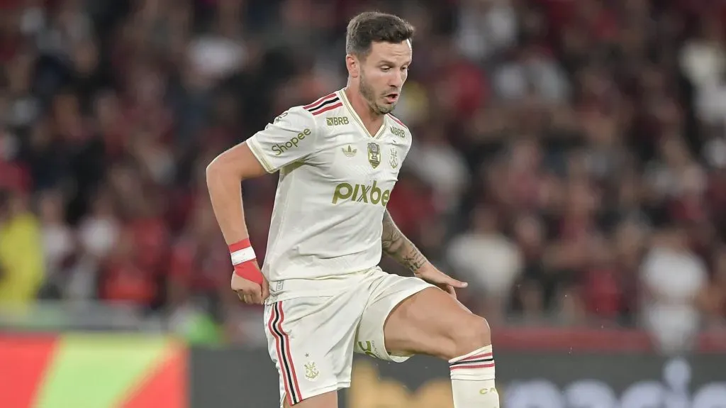 Saúl Ñíguez durante Flamengo x Atlético-MG. Foto: Thiago Ribeiro/AGIF