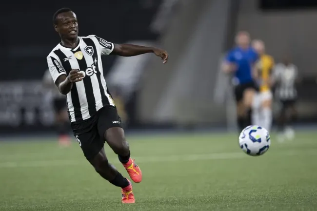 Nathan Fernandes durante partida contra o Novorizontino em amistoso. Foto: Jorge Rodrigues/AGIF